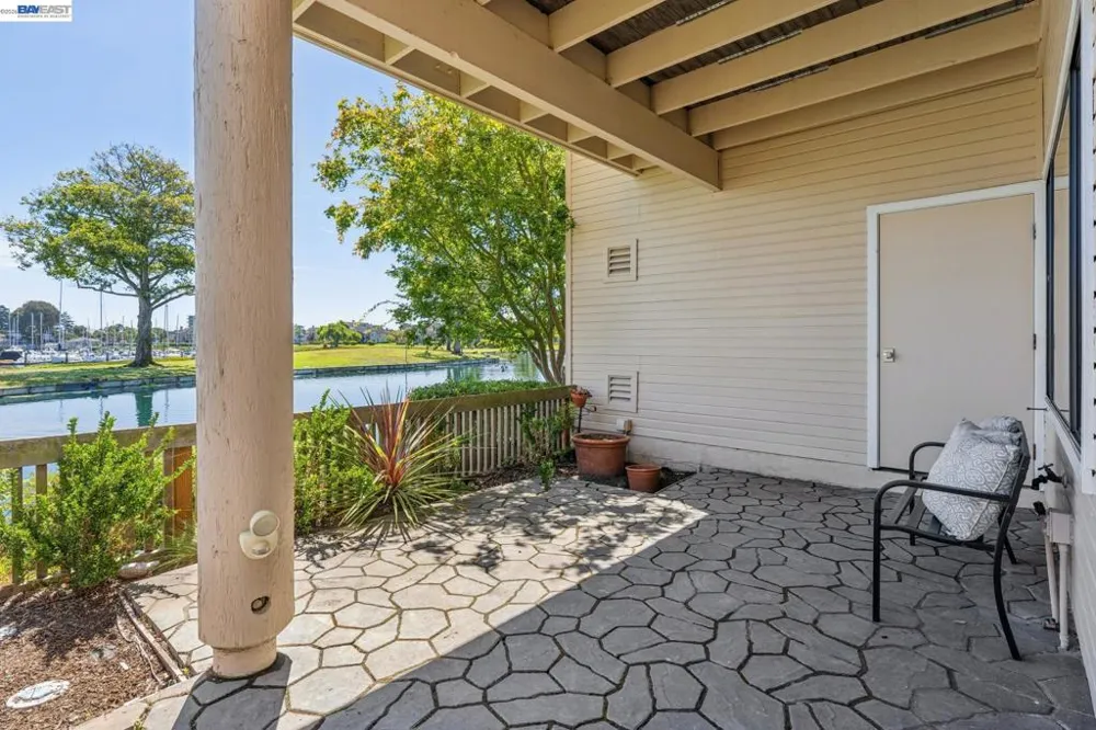 48 Invincible Ct #F19 Alameda, CA 94501
