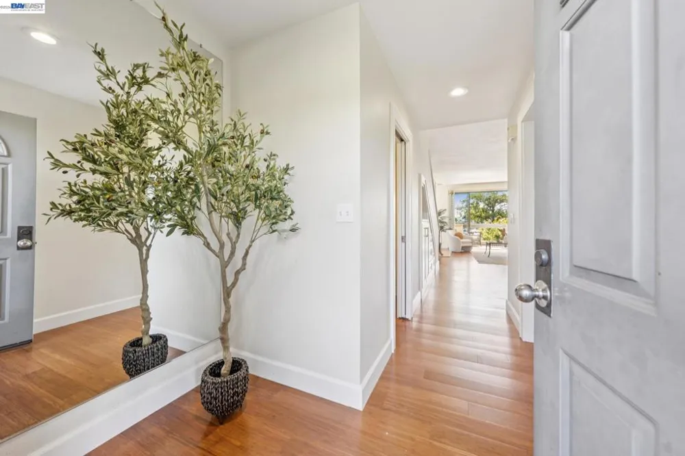 48 Invincible Ct #F19 Alameda, CA 94501