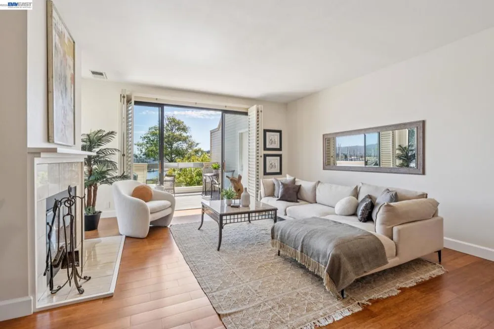 48 Invincible Ct #F19 Alameda, CA 94501