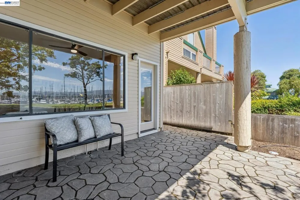 48 Invincible Ct #F19 Alameda, CA 94501