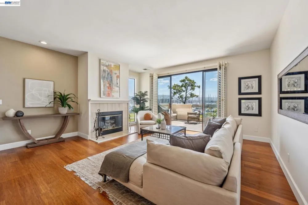 48 Invincible Ct #F19 Alameda, CA 94501