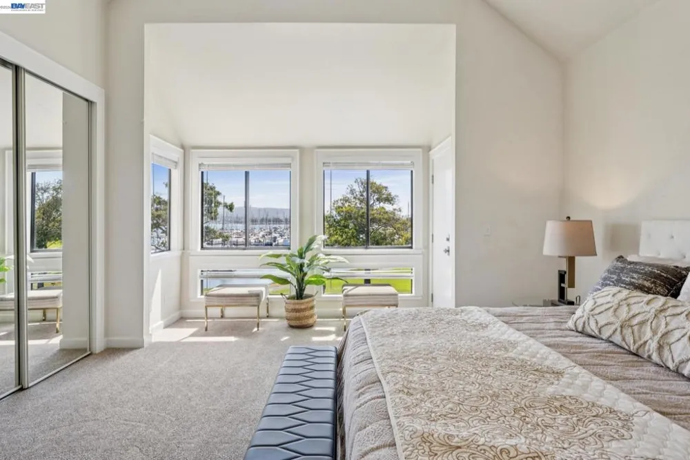 48 Invincible Ct #F19 Alameda, CA 94501