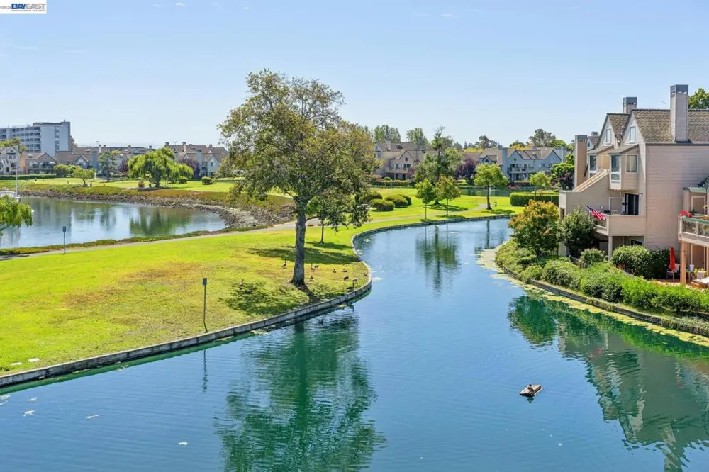 48 Invincible Ct #F19 Alameda, CA 94501