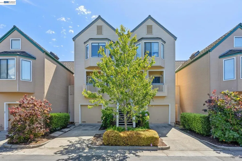 48 Invincible Ct #F19 Alameda, CA 94501