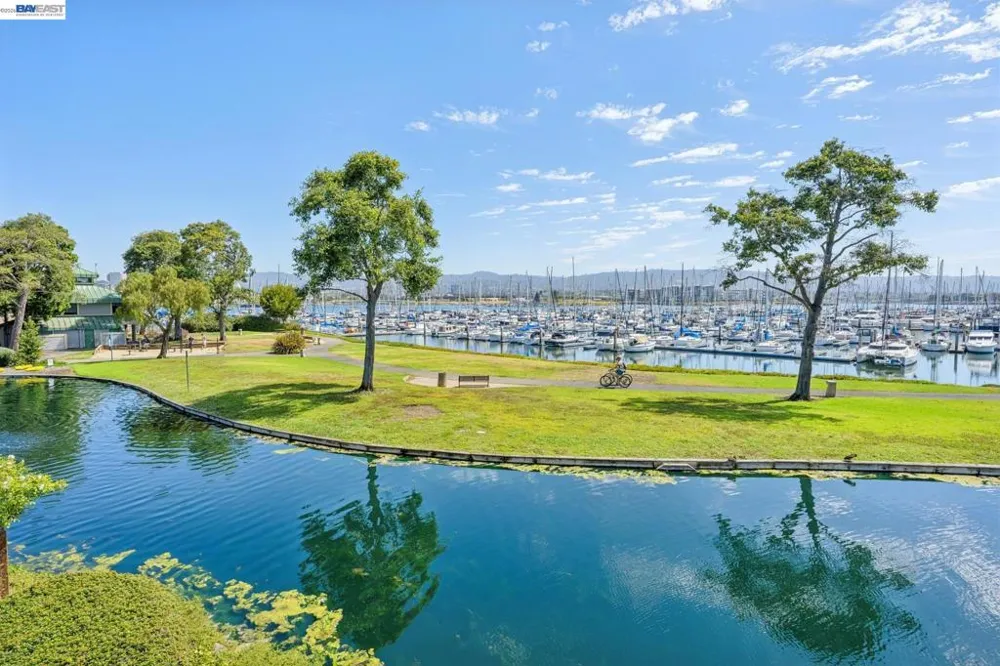 48 Invincible Ct #F19 Alameda, CA 94501