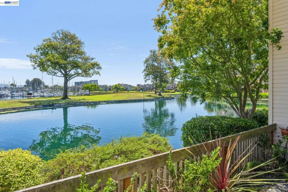 48 Invincible Ct #F19 Alameda, CA 94501