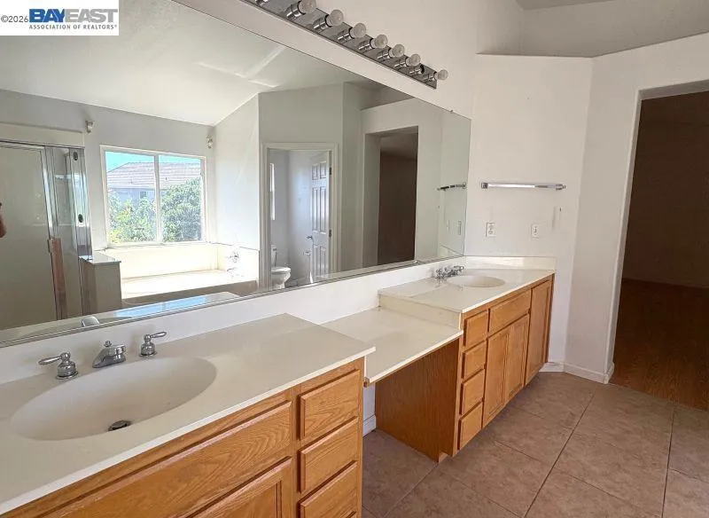 13900 Pinecrest St Lathrop, CA 95330