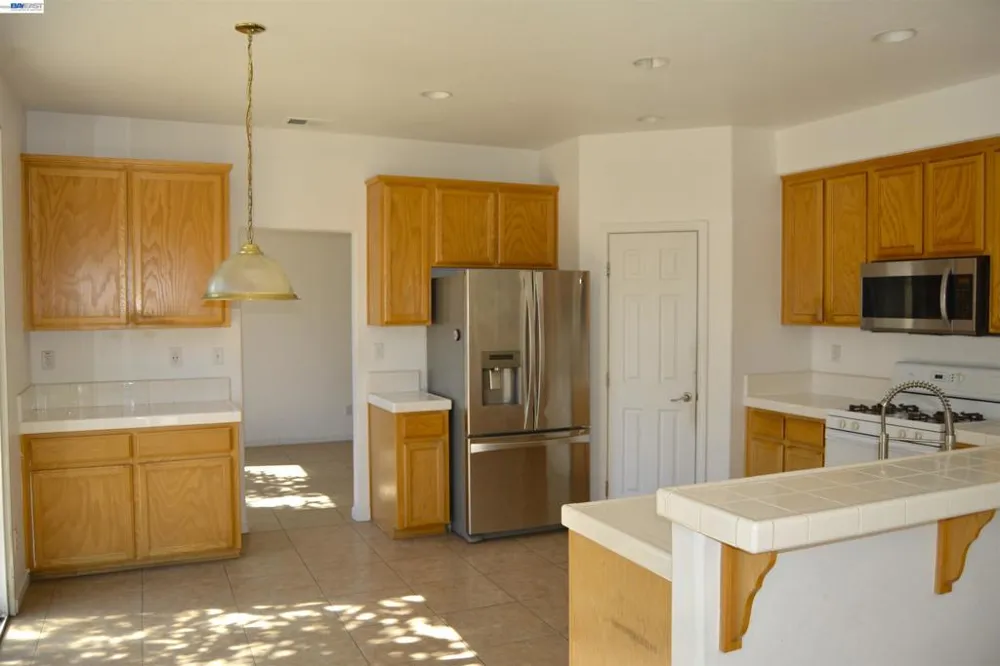 13900 Pinecrest St Lathrop, CA 95330