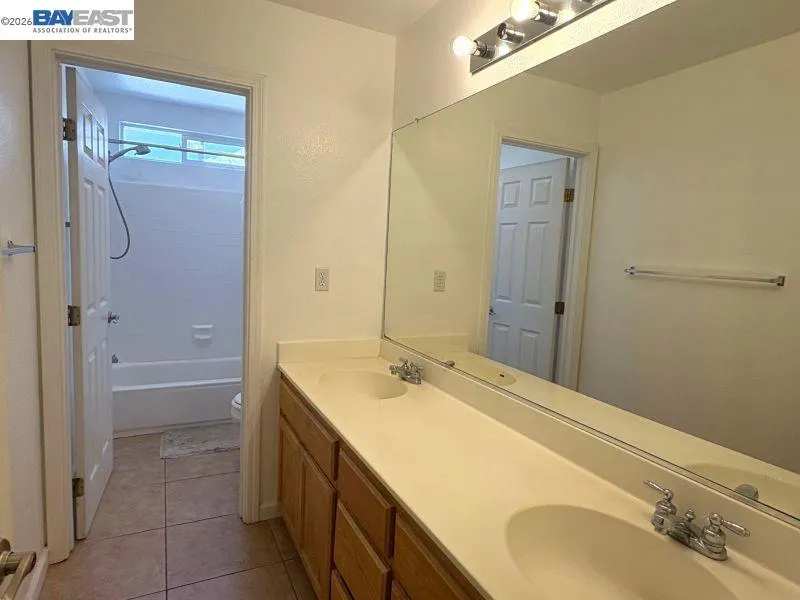 13900 Pinecrest St Lathrop, CA 95330