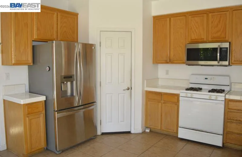 13900 Pinecrest St Lathrop, CA 95330