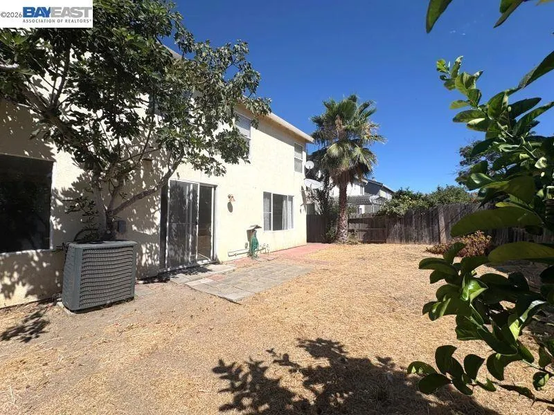 13900 Pinecrest St Lathrop, CA 95330