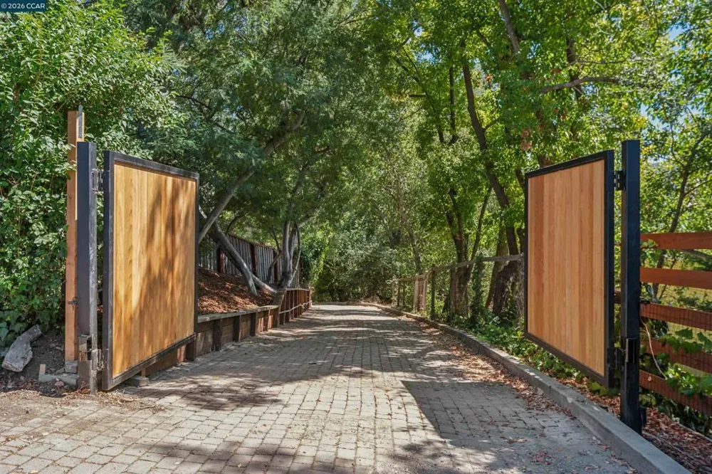 50 Overhill Rd Orinda, CA 94563