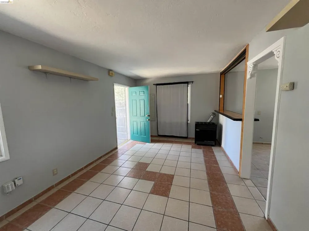 6293 VALLEJO ST Emeryville, CA 94608