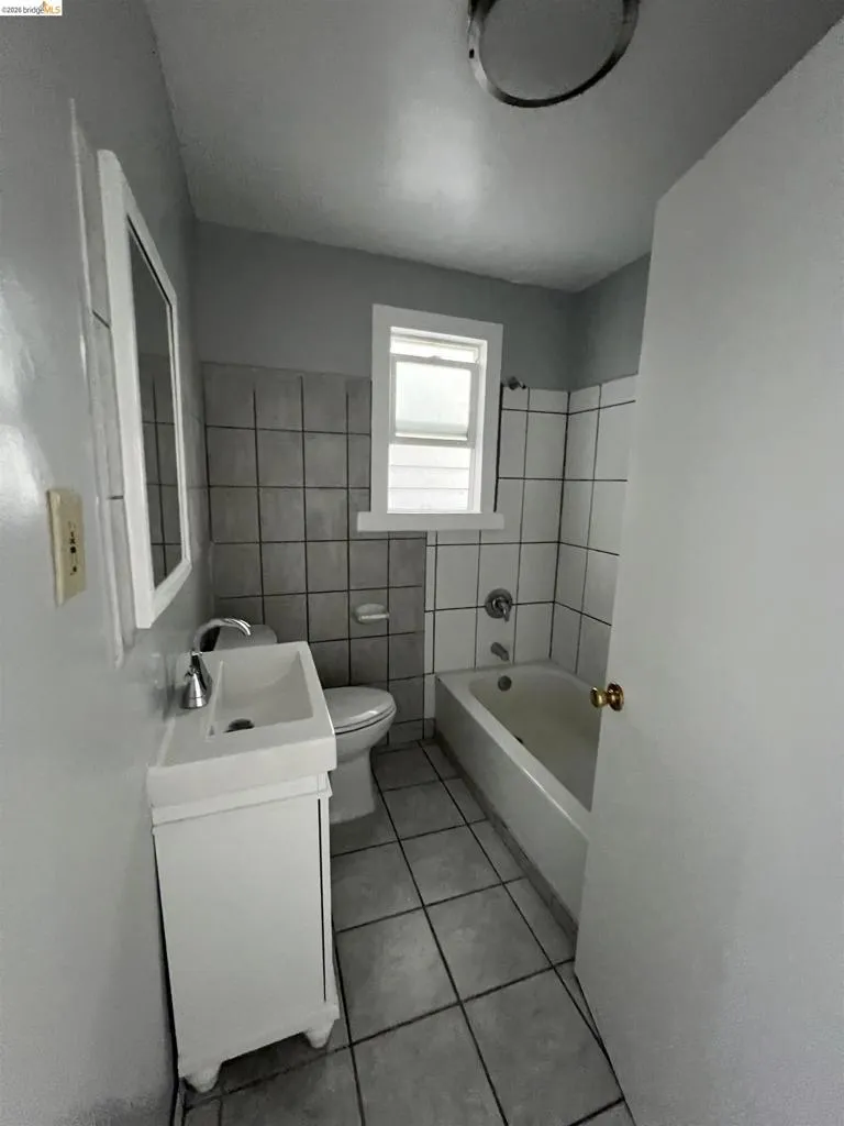 6293 VALLEJO ST Emeryville, CA 94608
