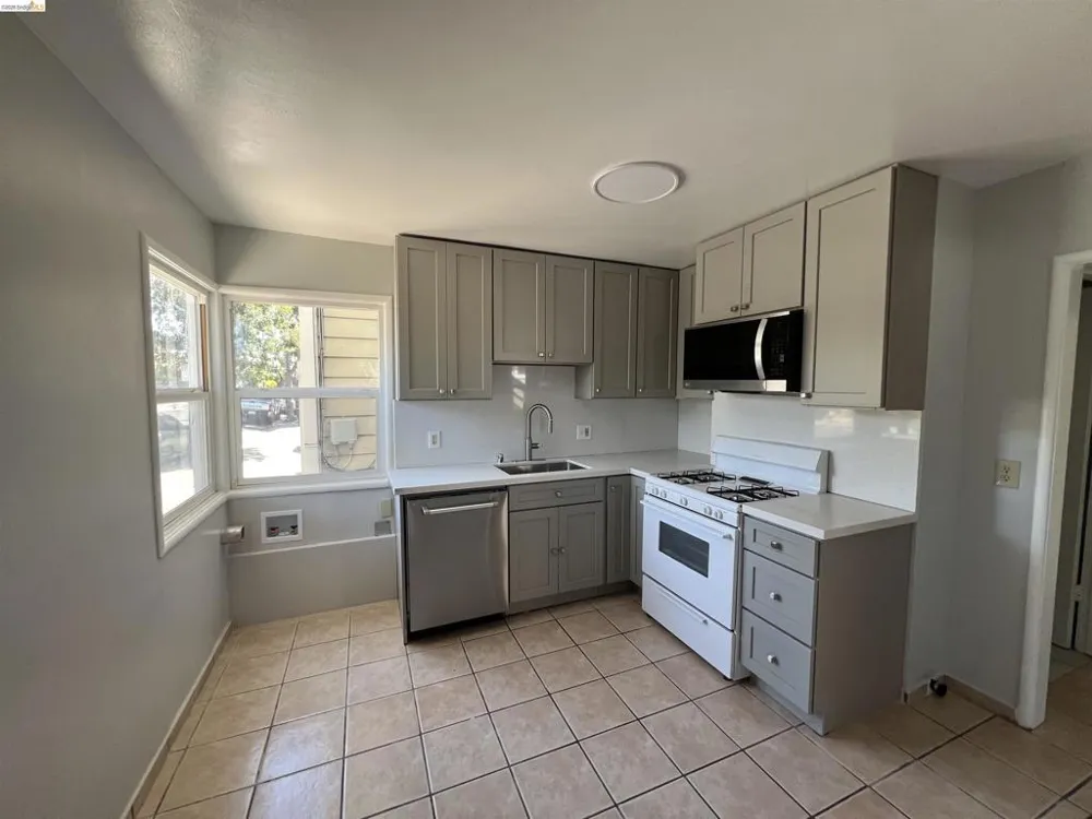 6293 VALLEJO ST Emeryville, CA 94608