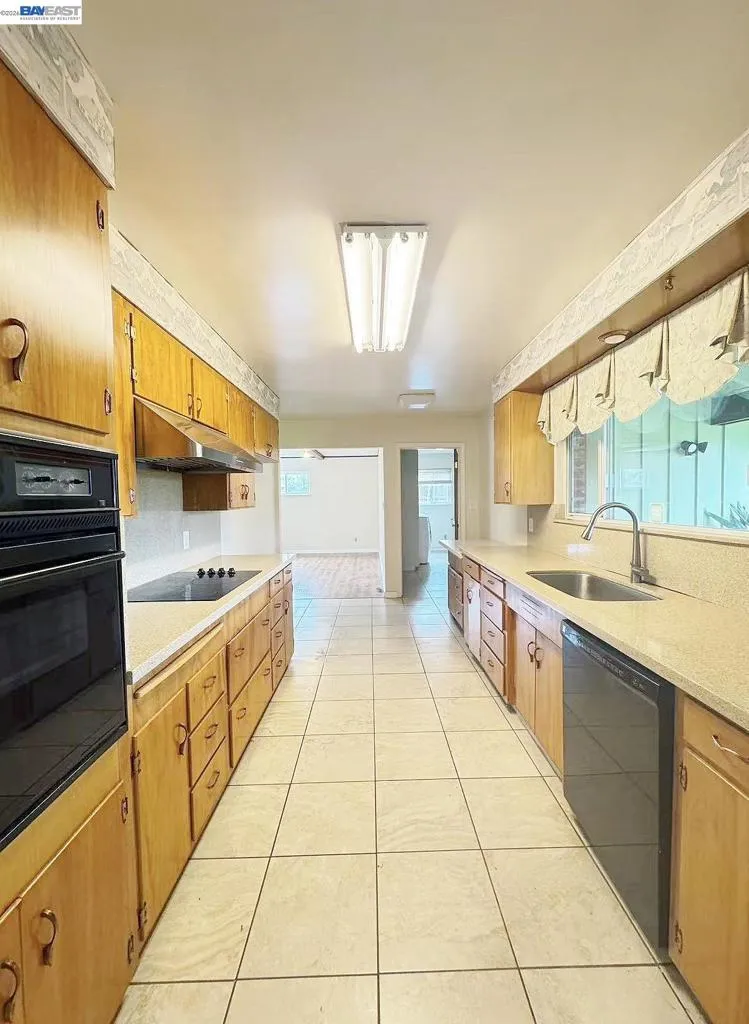 2465 W Benjamin Holt Dr Stockton, CA 95207