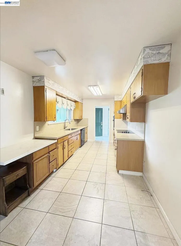 2465 W Benjamin Holt Dr Stockton, CA 95207