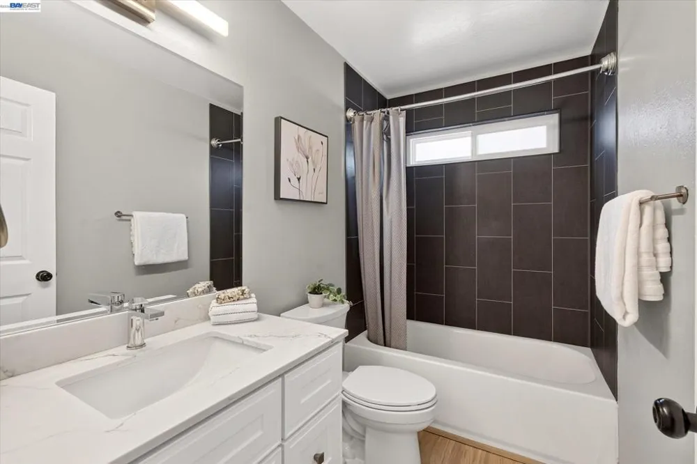 295 Iris Rd Hercules, CA 94547