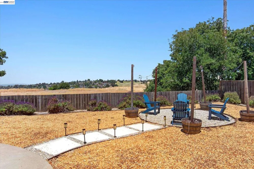 295 Iris Rd Hercules, CA 94547