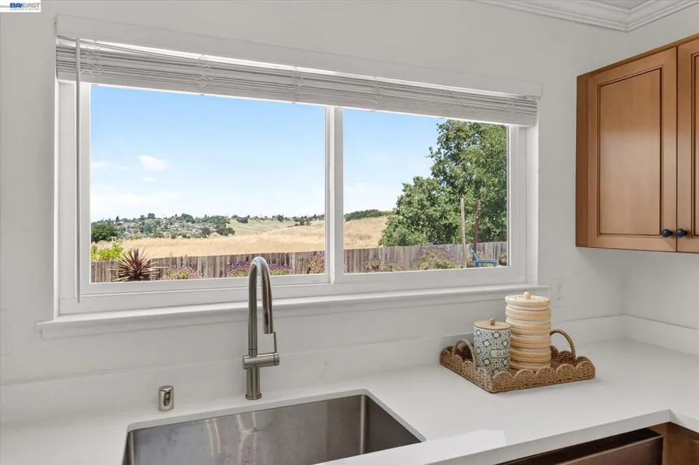295 Iris Rd Hercules, CA 94547