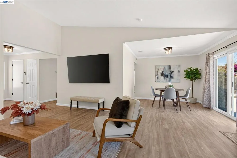 295 Iris Rd Hercules, CA 94547