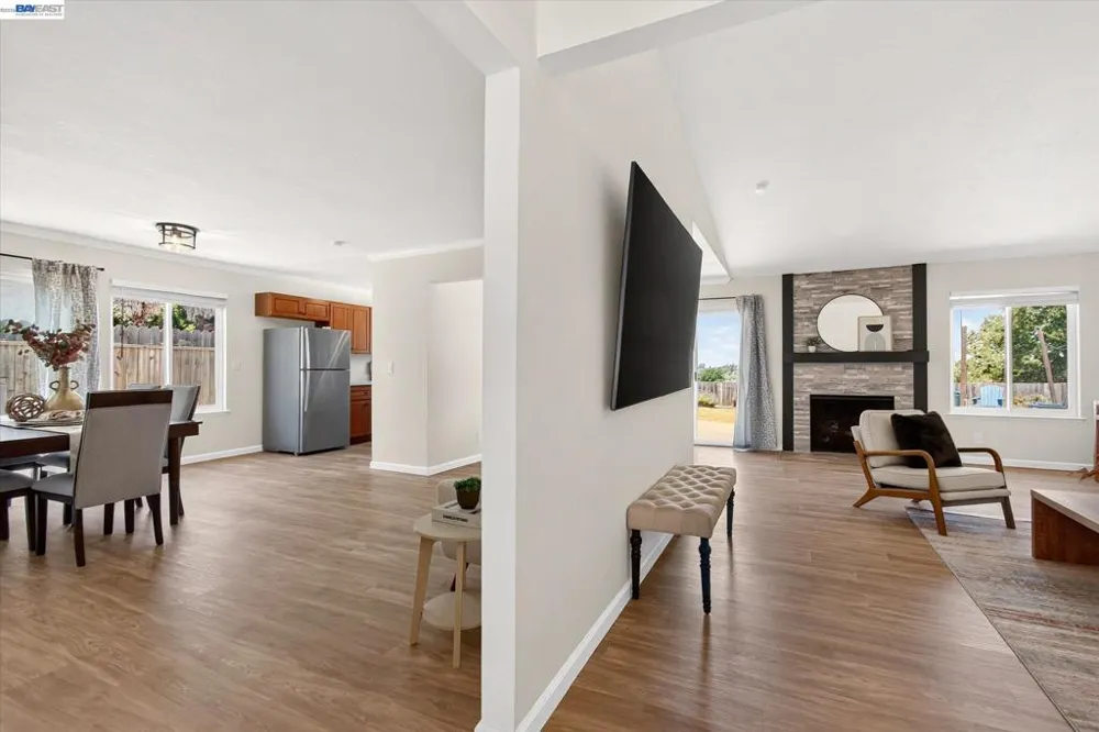 295 Iris Rd Hercules, CA 94547