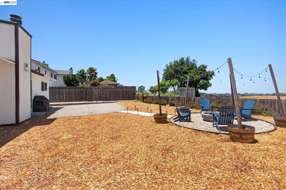 295 Iris Rd Hercules, CA 94547