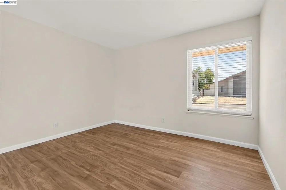 295 Iris Rd Hercules, CA 94547