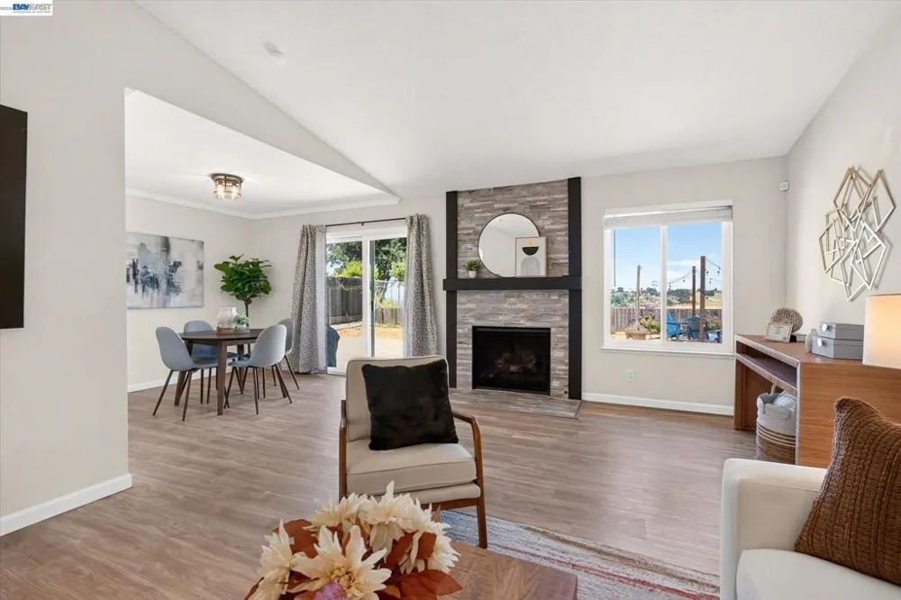 295 Iris Rd Hercules, CA 94547