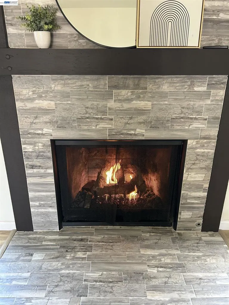295 Iris Rd Hercules, CA 94547