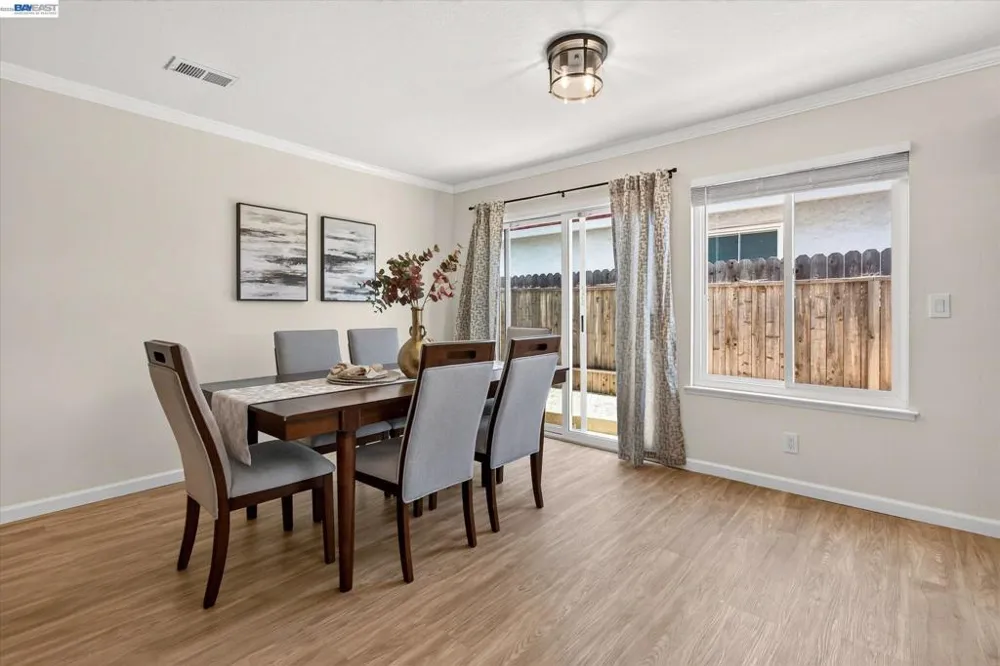 295 Iris Rd Hercules, CA 94547