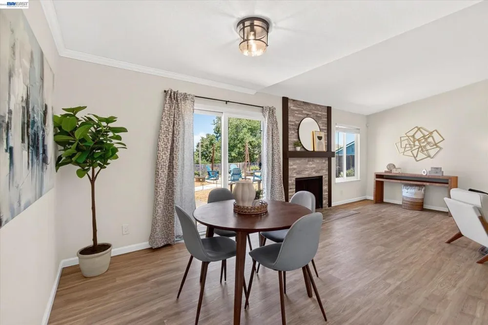 295 Iris Rd Hercules, CA 94547