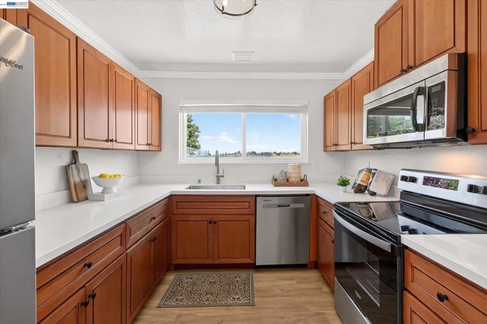295 Iris Rd Hercules, CA 94547