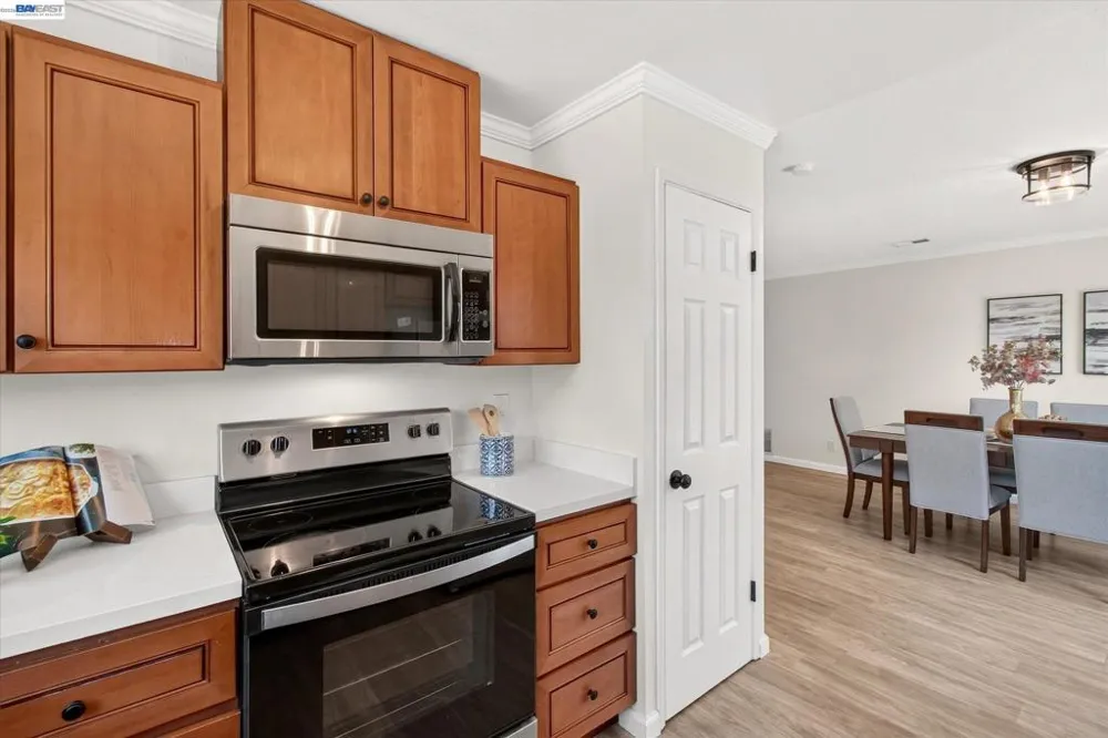 295 Iris Rd Hercules, CA 94547