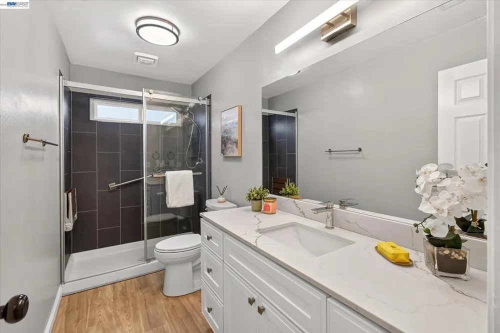 295 Iris Rd Hercules, CA 94547