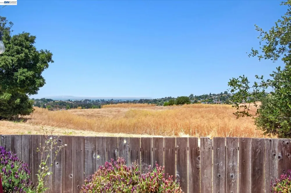 295 Iris Rd Hercules, CA 94547