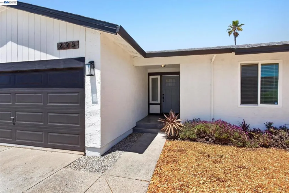 295 Iris Rd Hercules, CA 94547