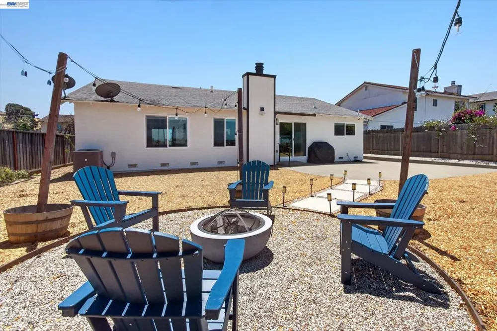 295 Iris Rd Hercules, CA 94547