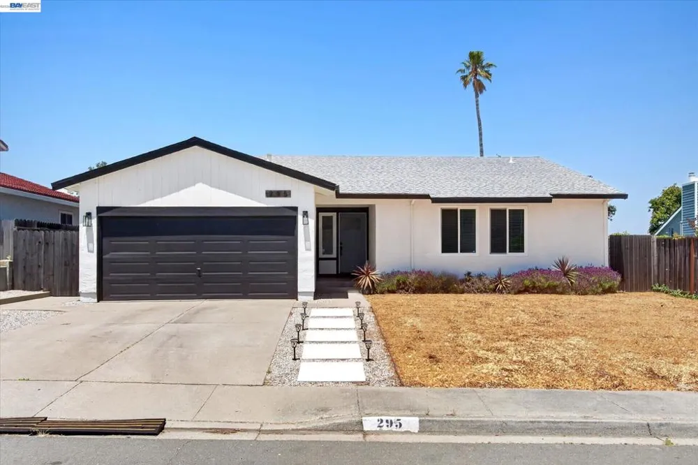 295 Iris Rd Hercules, CA 94547