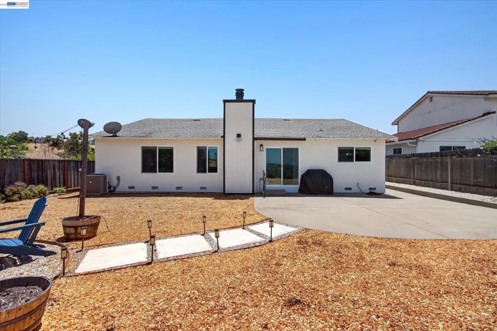 295 Iris Rd Hercules, CA 94547