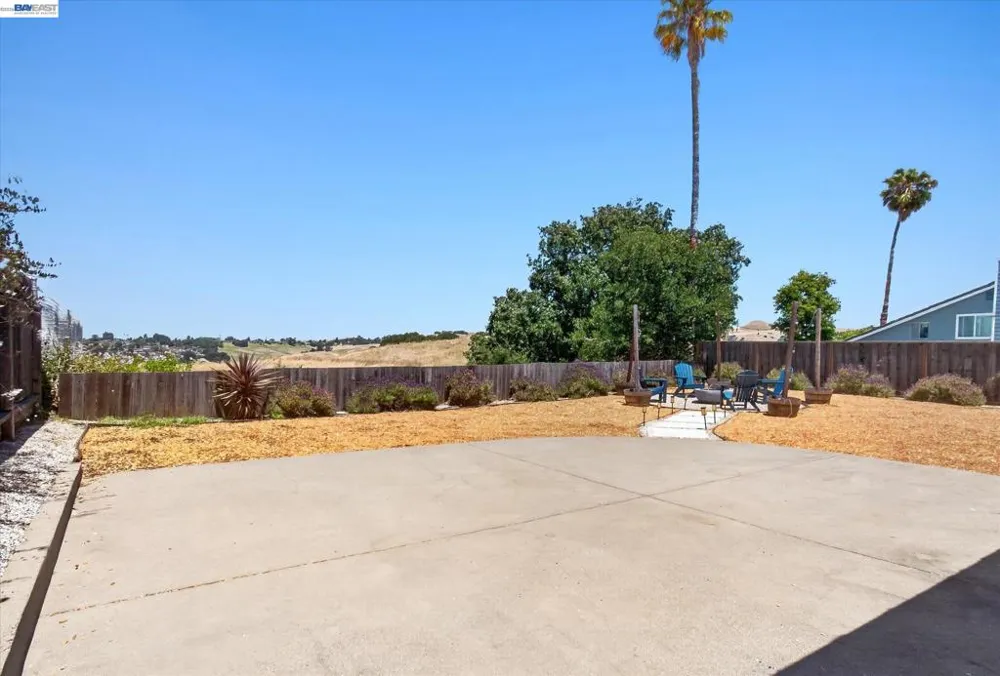 295 Iris Rd Hercules, CA 94547