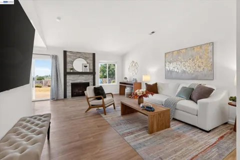 295 Iris Rd