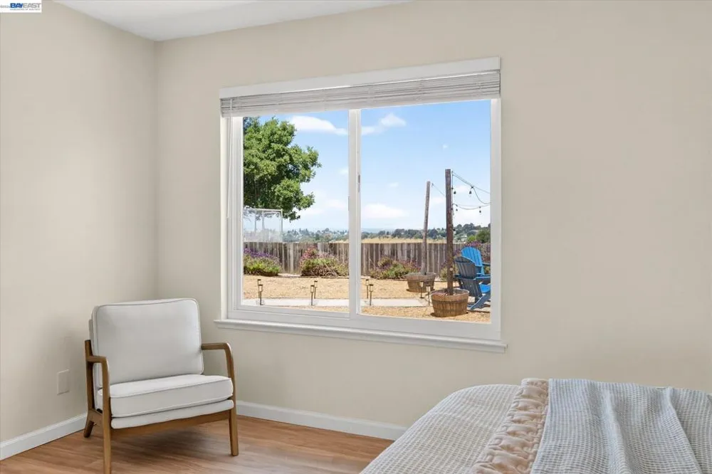 295 Iris Rd Hercules, CA 94547