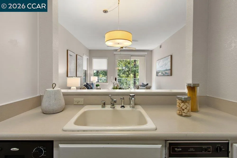 1860 Tice Creek Dr #1206 Walnut Creek, CA 94595