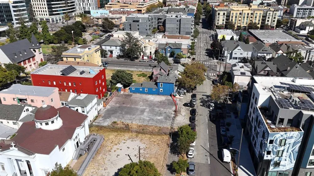 670 9Th St Oakland, CA 94607