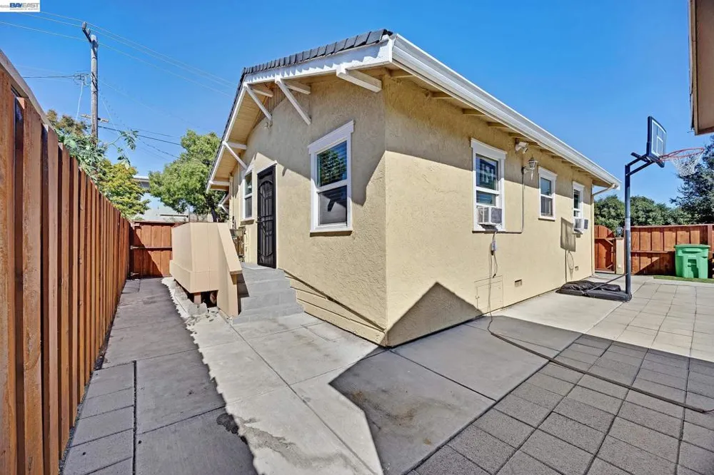 1203 H St Union City, CA 94587