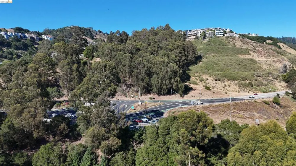 8 Hiller Dr. Oakland, CA 94618