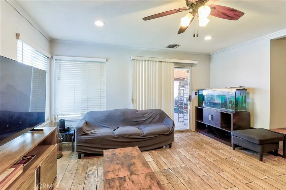 8936 summerwood way Fontana, CA 92335