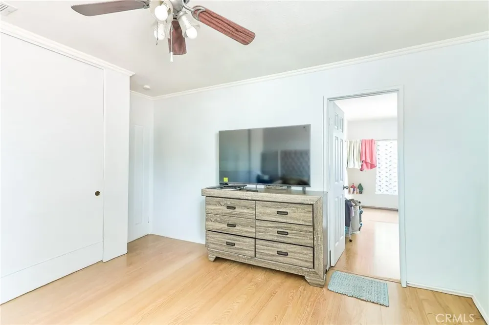 8936 summerwood way Fontana, CA 92335