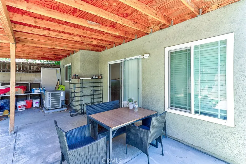 8936 summerwood way Fontana, CA 92335